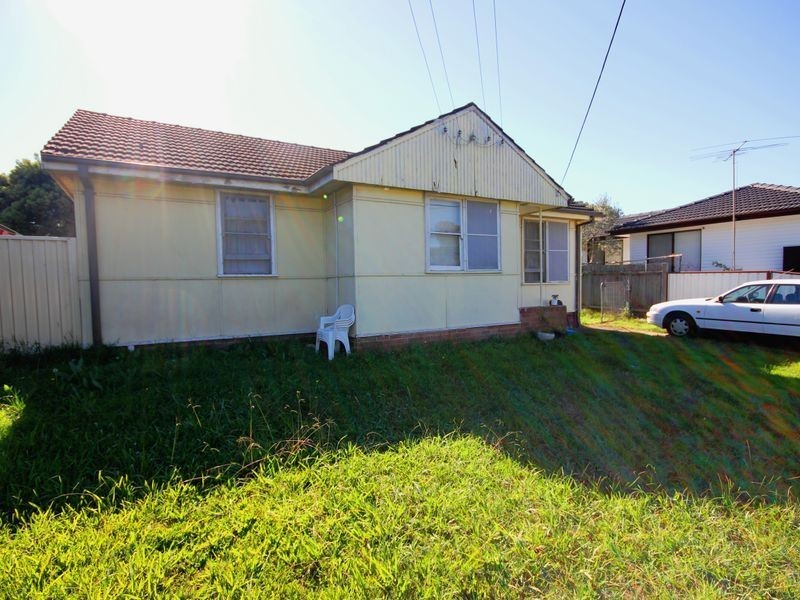 43 Hillview Parade, Lurnea NSW 2170