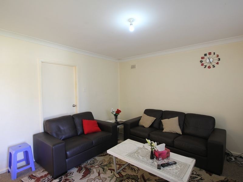 43 Hillview Parade, Lurnea NSW 2170