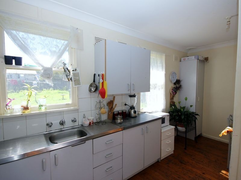 43 Hillview Parade, Lurnea NSW 2170