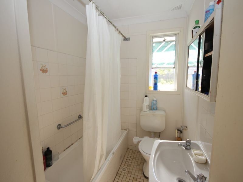 43 Hillview Parade, Lurnea NSW 2170