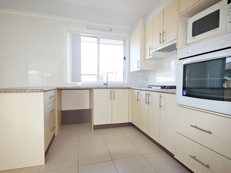 15 Dandenong Close, Bossley Park NSW 2176