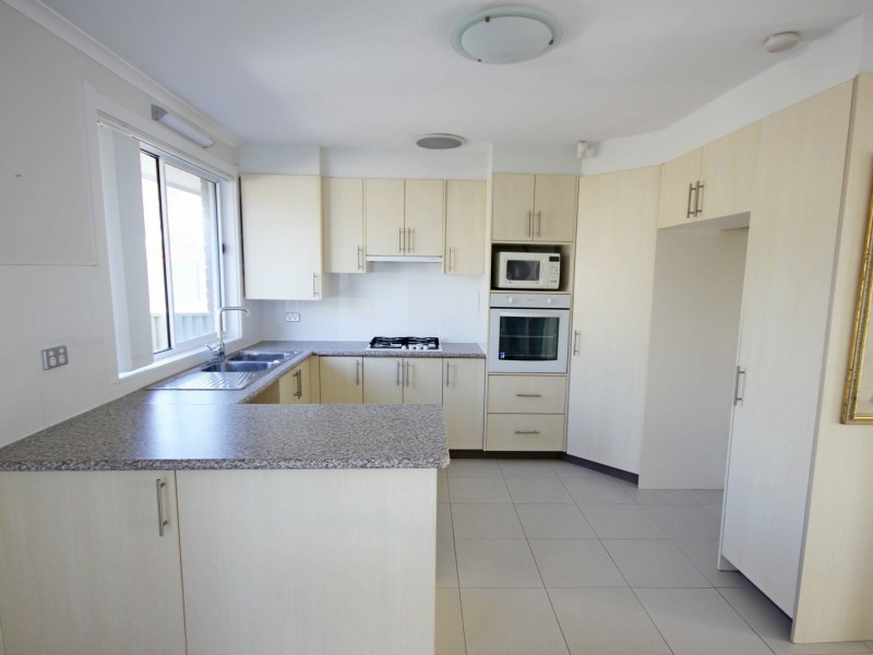 15 Dandenong Close, Bossley Park NSW 2176