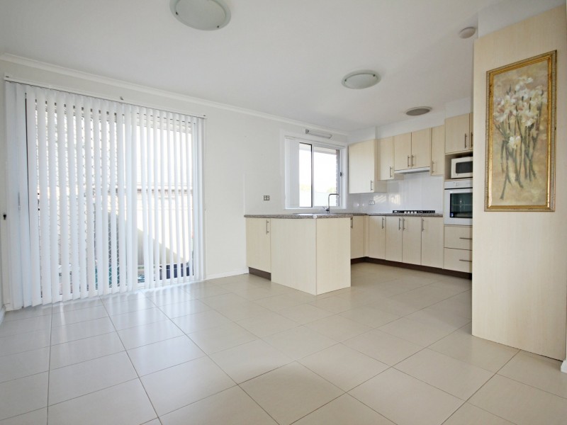 15 Dandenong Close, Bossley Park NSW 2176