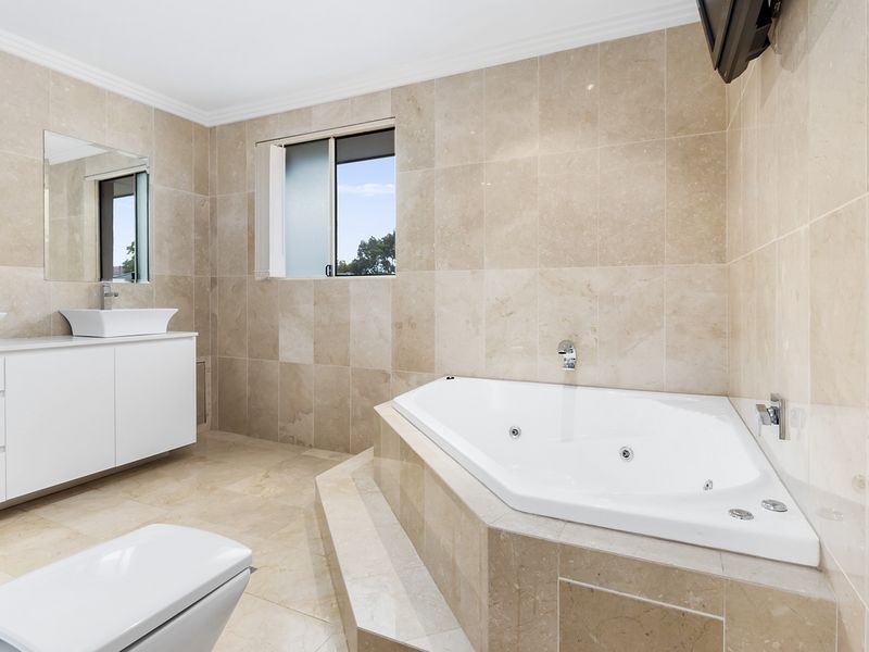 33 Solander Avenue, West Hoxton NSW 2171