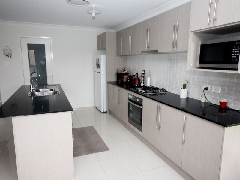 6 Windsock Avenue, Middleton Grange NSW 2171