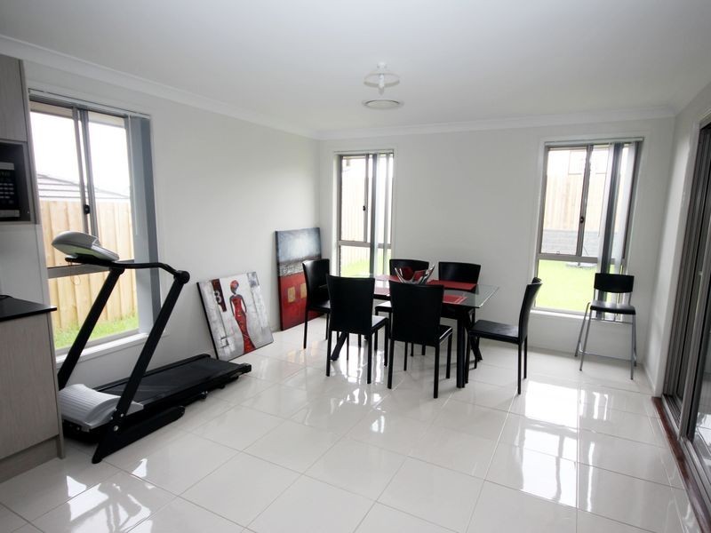 6 Windsock Avenue, Middleton Grange NSW 2171