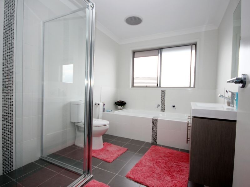 6 Windsock Avenue, Middleton Grange NSW 2171