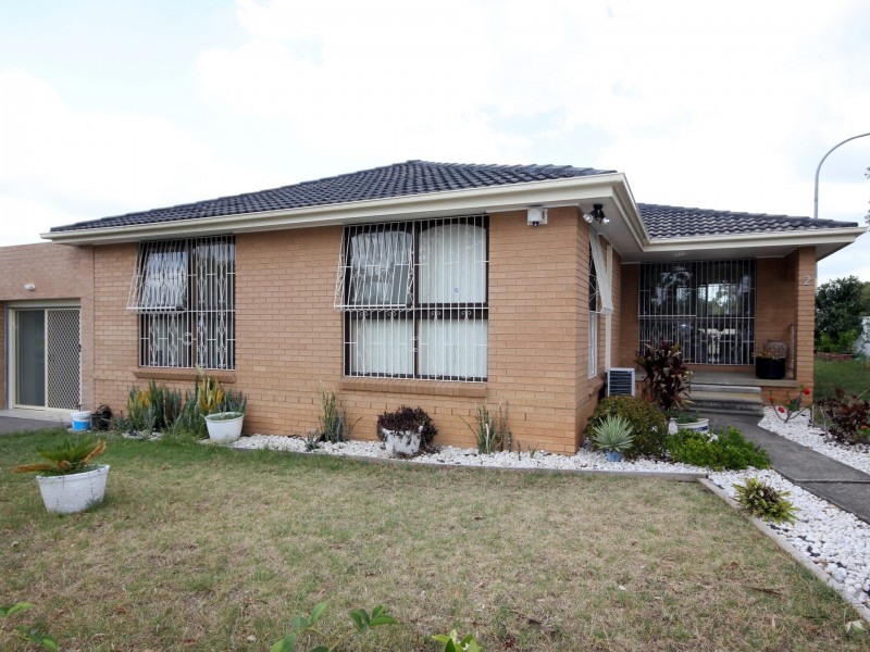 2 Rickard Road, Bossley Park NSW 2176