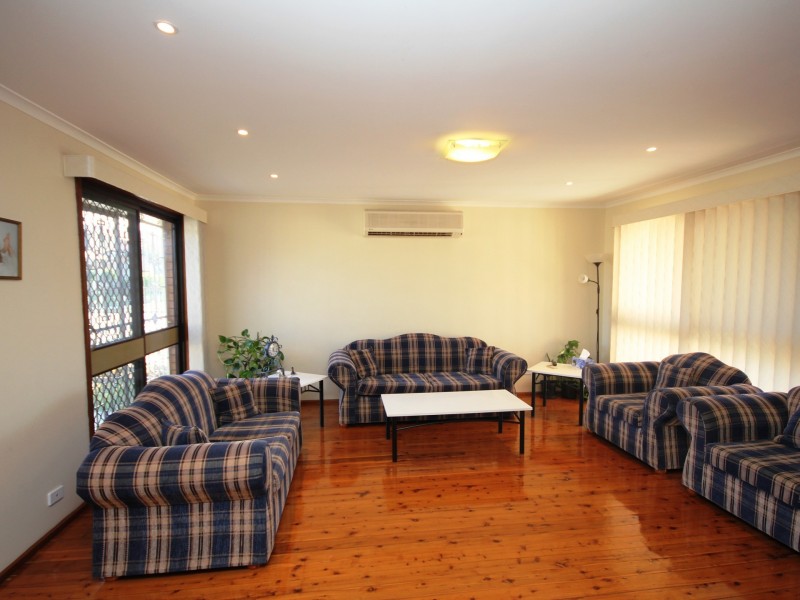 2 Rickard Road, Bossley Park NSW 2176