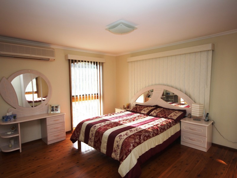 2 Rickard Road, Bossley Park NSW 2176