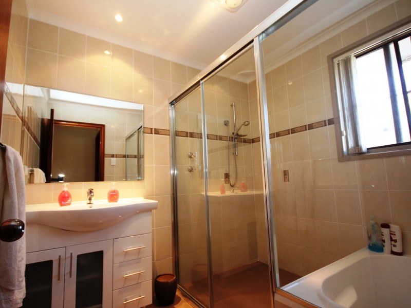 2 Rickard Road, Bossley Park NSW 2176