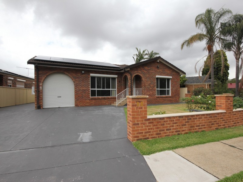 15 Whitlam Avenue, Edensor Park NSW 2176