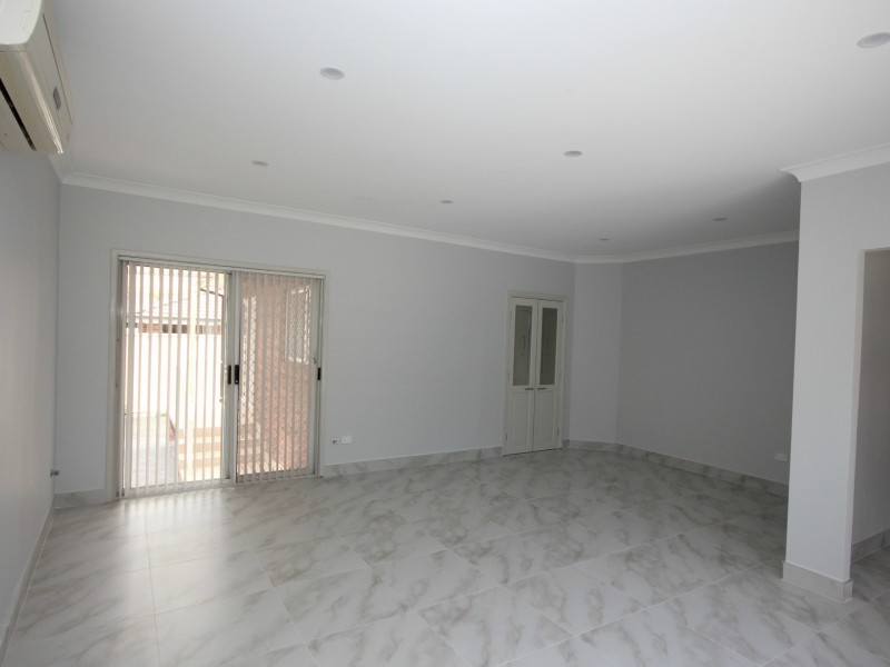 15 Whitlam Avenue, Edensor Park NSW 2176