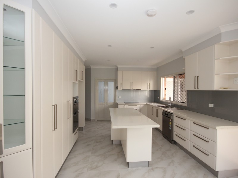 15 Whitlam Avenue, Edensor Park NSW 2176