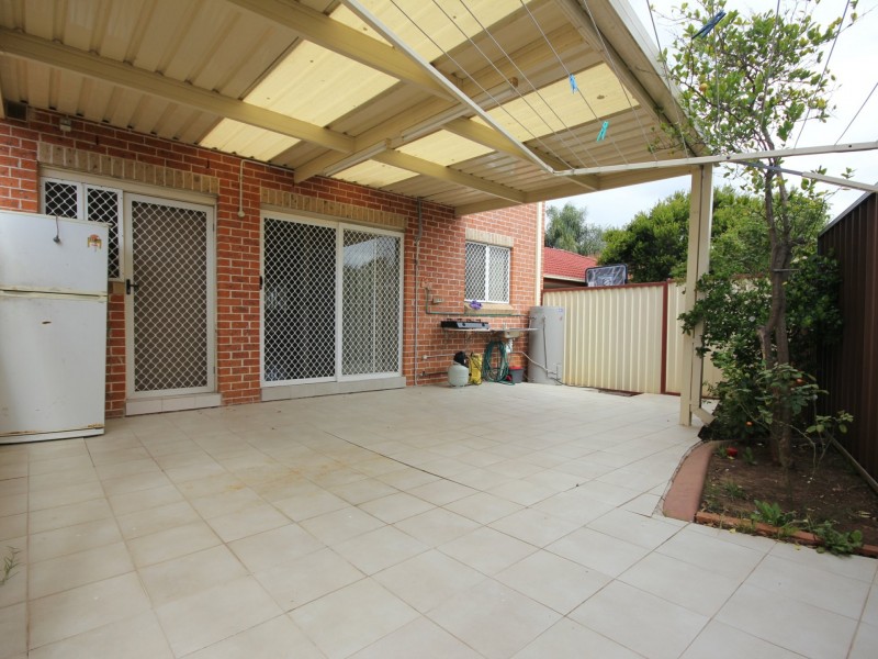 2/10 Peacock Close, Green Valley NSW 2168