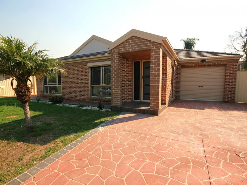 15 Rogan Crescent, Wakeley NSW 2176