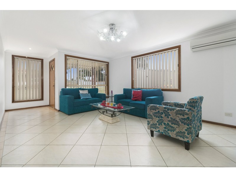 1a Kingston Place, Abbotsbury NSW 2176