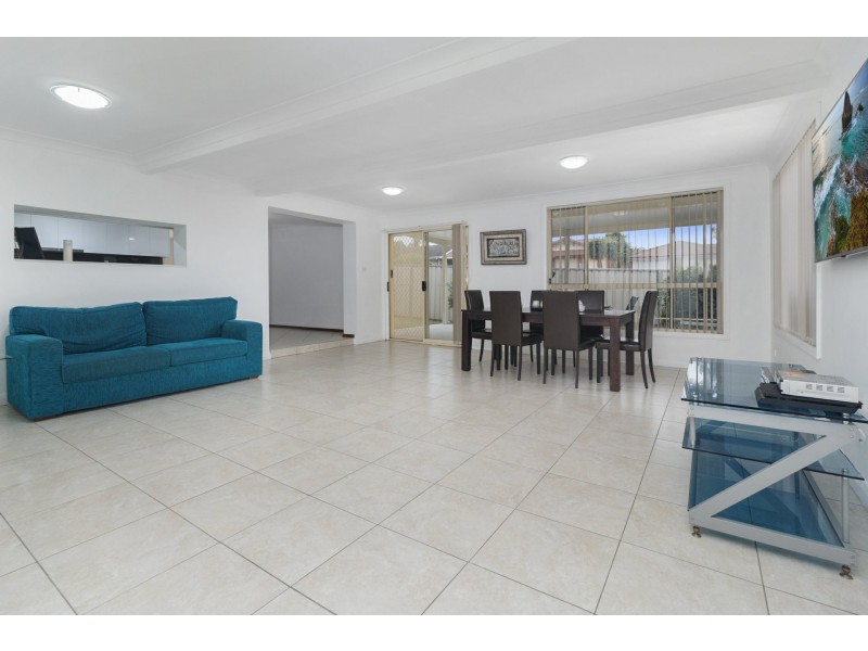 1a Kingston Place, Abbotsbury NSW 2176