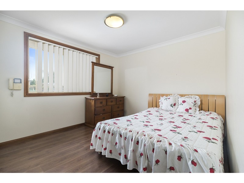 1a Kingston Place, Abbotsbury NSW 2176