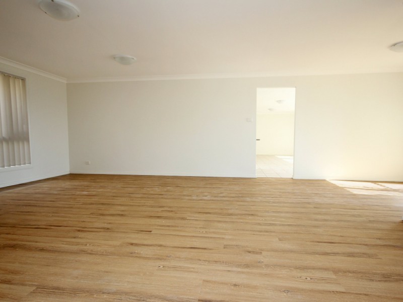 16 Mitchell Drive, West Hoxton NSW 2171