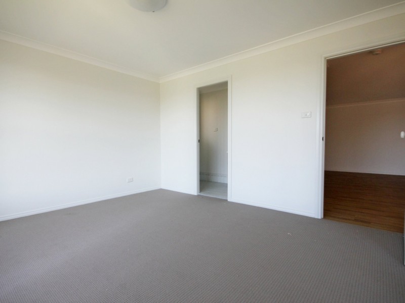 16 Mitchell Drive, West Hoxton NSW 2171