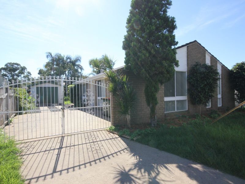 11 Prairie Vale Rd, Bossley Park NSW 2176