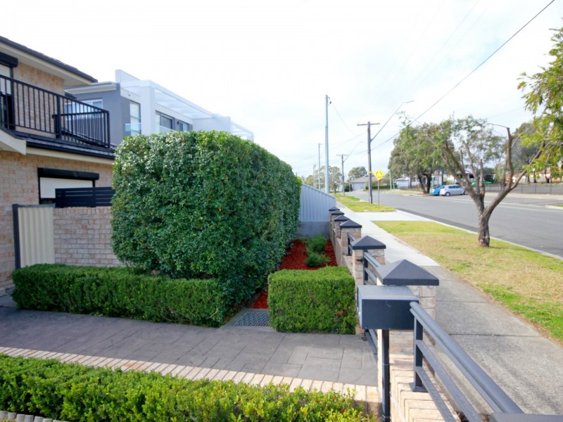 10 Hollywood Street, South Wentworthville NSW 2145