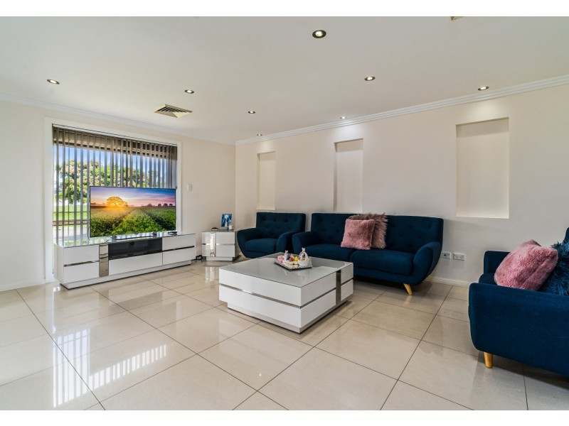 15 Rogan Crescent, Prairiewood NSW 2176