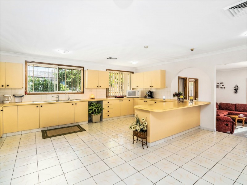 26 Woodlands Avenue, Bossley Park NSW 2176