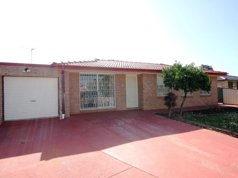 10 Sawell Street, Bossley Park NSW 2176
