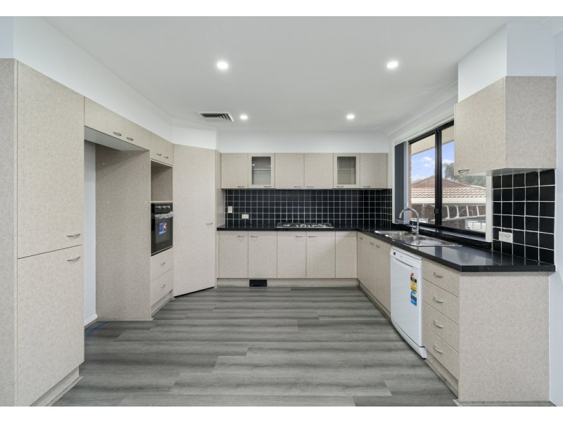 62 Kingfisher Avenue, Bossley Park NSW 2176