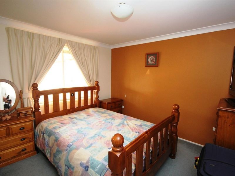 127 Banks Drive, St Clair NSW 2759