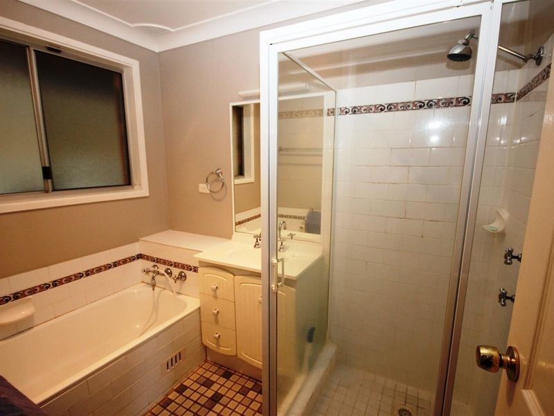 127 Banks Drive, St Clair NSW 2759