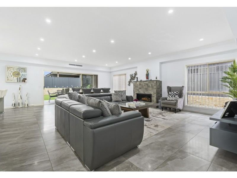 3 Caulfield Close, Currans Hill NSW 2567