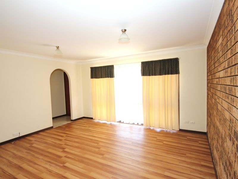 6 Loxton Place, Bossley Park NSW 2176