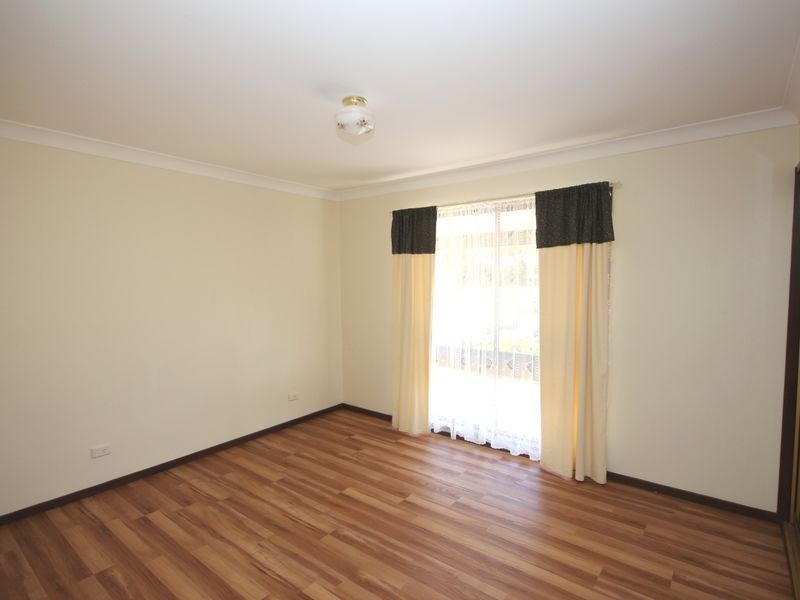 6 Loxton Place, Bossley Park NSW 2176