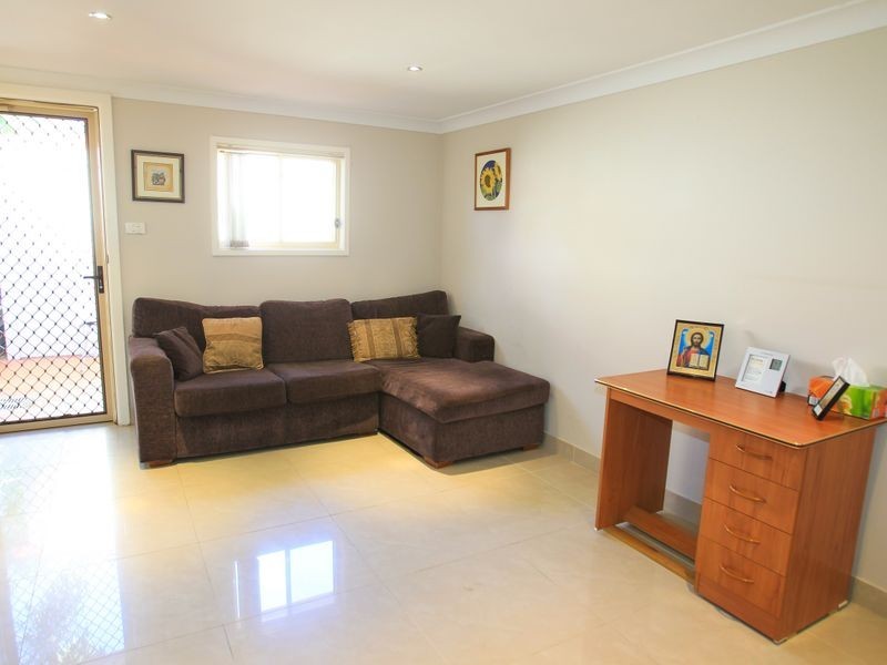 6 Palace Court, Cecil Hills NSW 2171