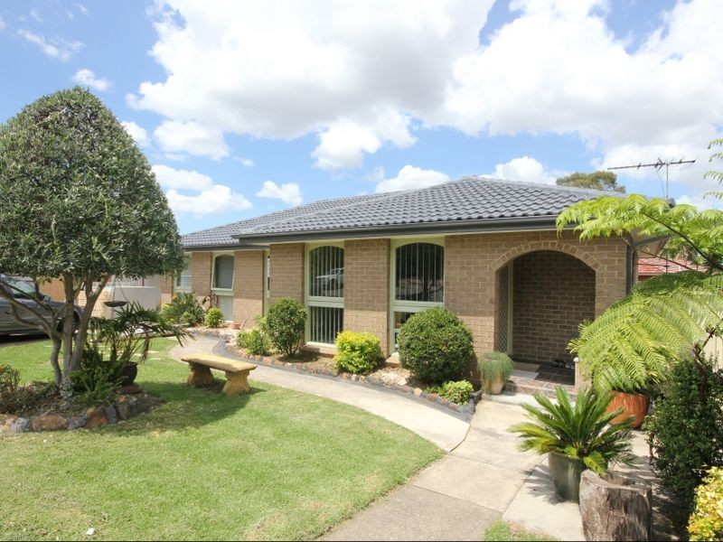 15 Dandenong Close, Bossley Park NSW 2176