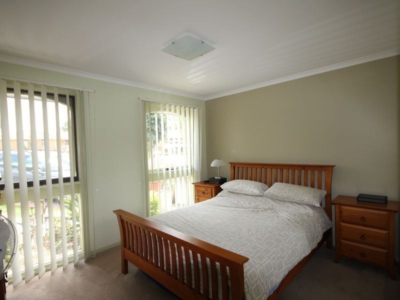 15 Dandenong Close, Bossley Park NSW 2176