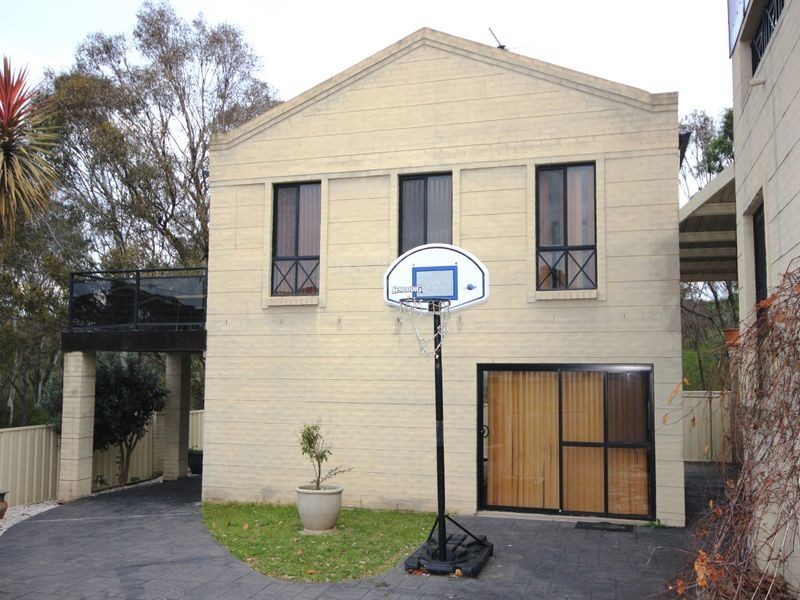 12A Ferraro Crescent, West Hoxton NSW 2171