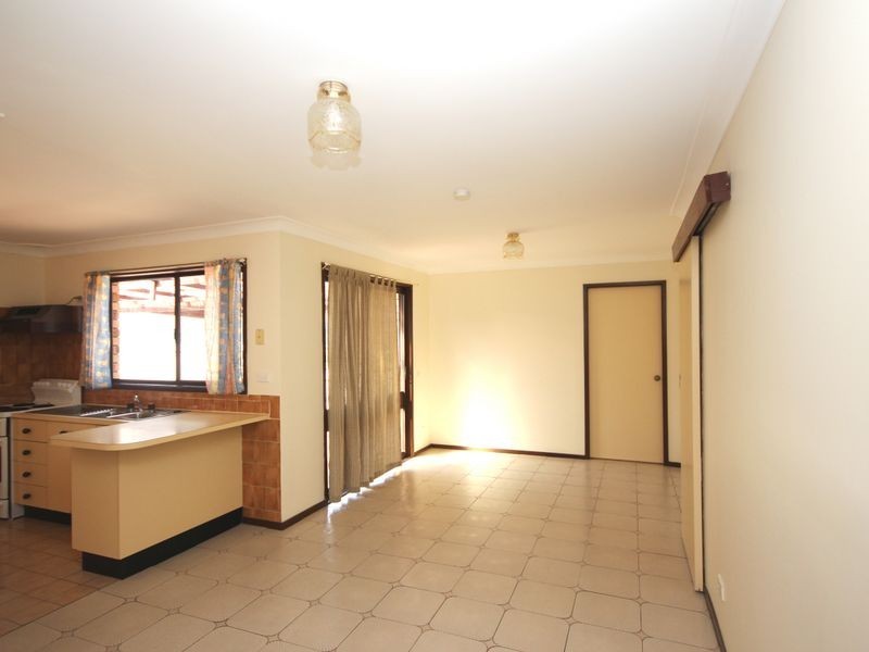 6 Loxton Place, Bossley Park NSW 2176