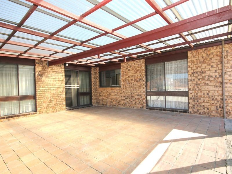 6 Loxton Place, Bossley Park NSW 2176