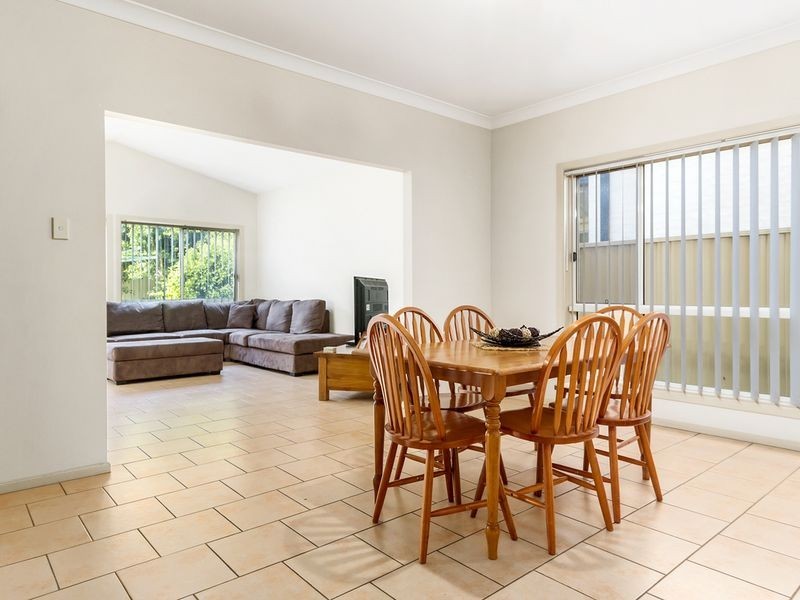 11 Ferraro Crescent, West Hoxton NSW 2171