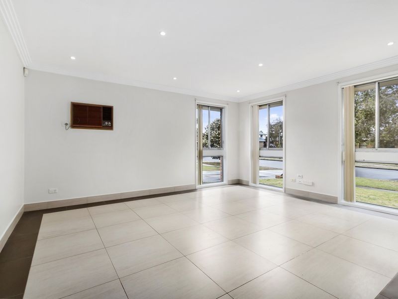 20 Pleasant Street, Bossley Park NSW 2176