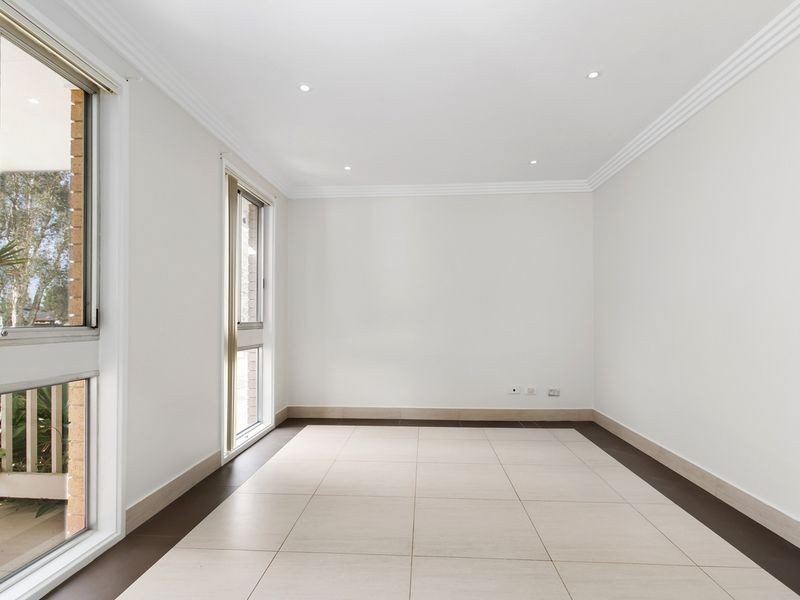 20 Pleasant Street, Bossley Park NSW 2176