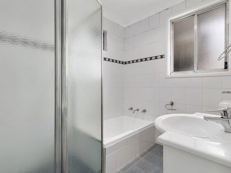 20 Pleasant Street, Bossley Park NSW 2176