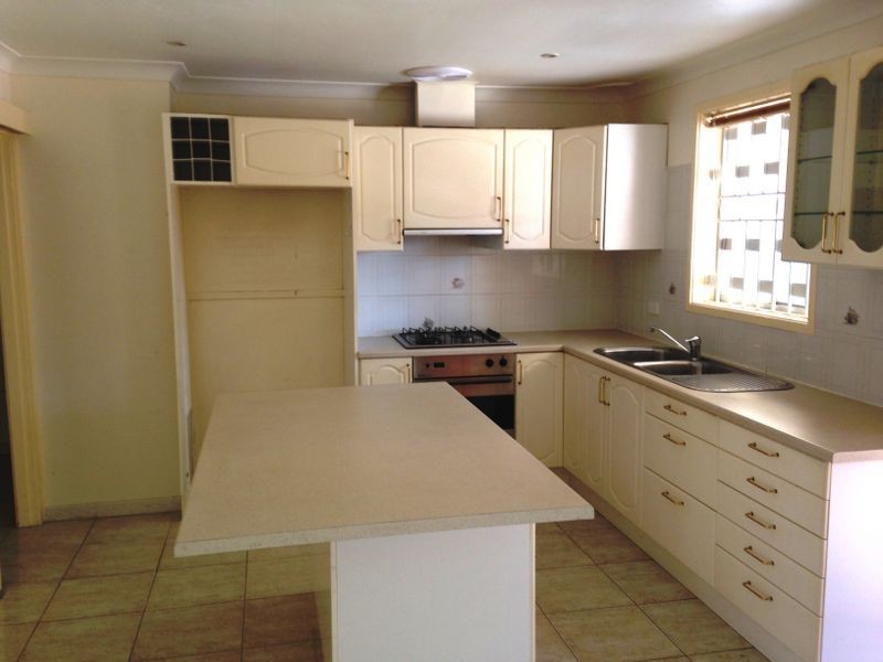 27 Chadwick Crescent, Fairfield West NSW 2165