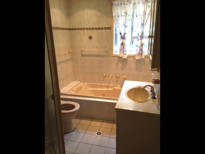 27 Chadwick Crescent, Fairfield West NSW 2165