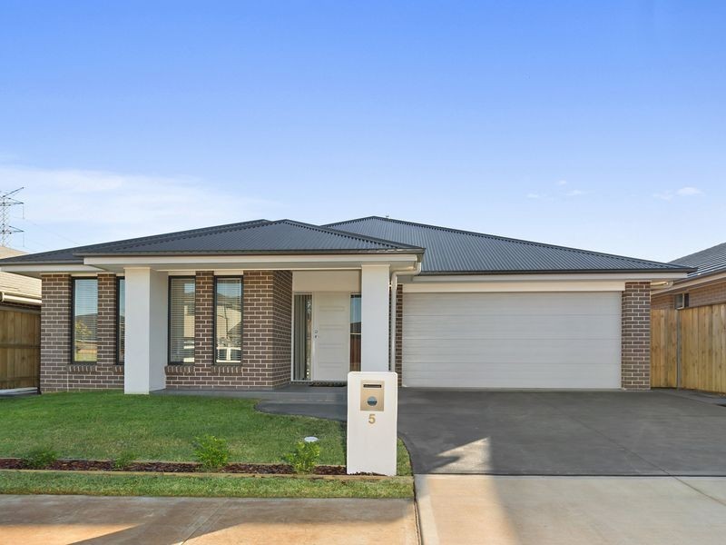 5 Paxton Street, Catherine Field NSW 2557
