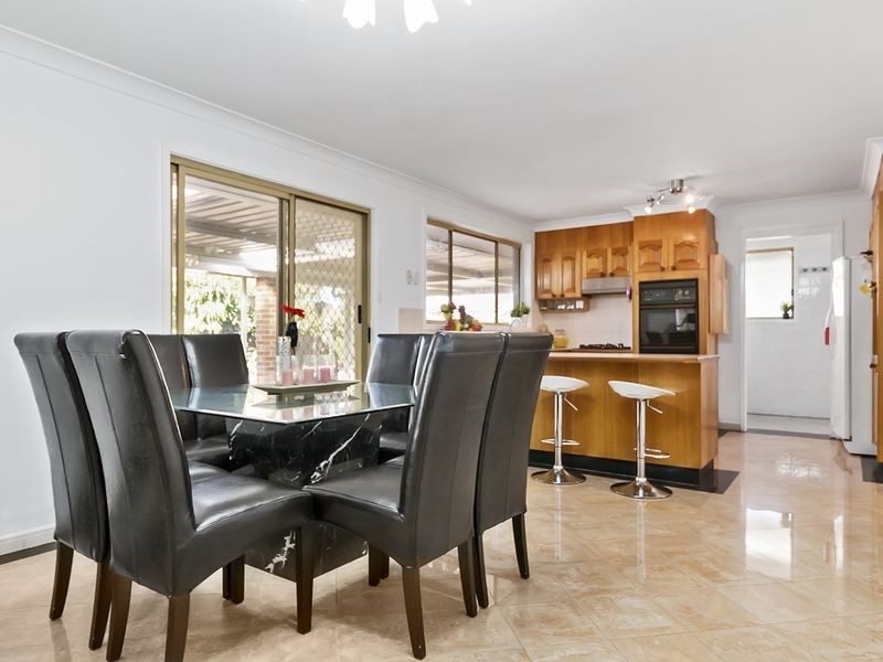 11 Morgan Close, Prairiewood NSW 2176